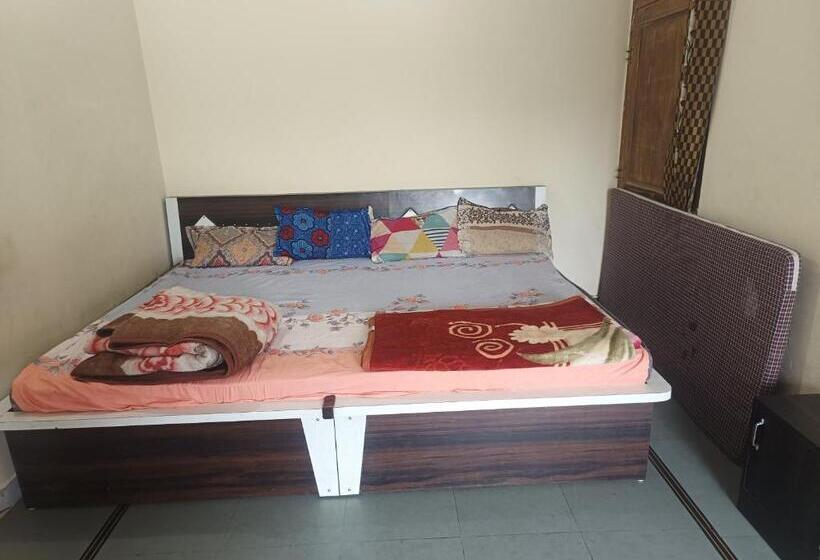 Отель Kanak Palace