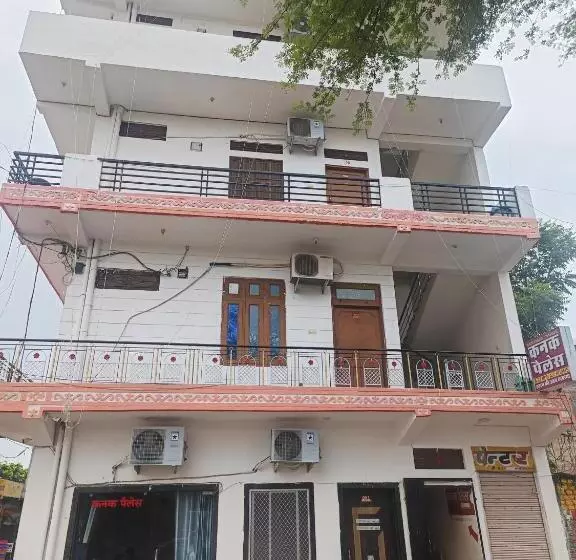 ホテル Kanak Palace