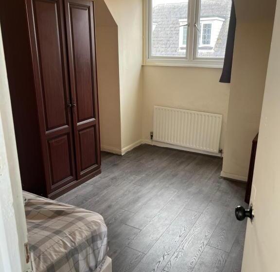 پانسیون Georgian Double Near City Centre