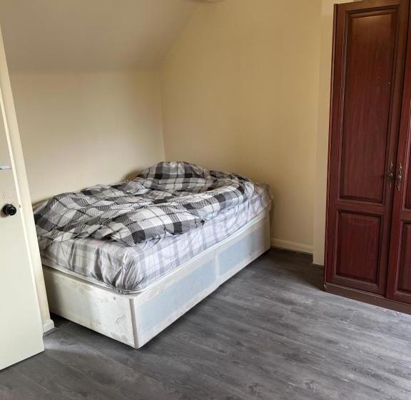 پانسیون Georgian Double Near City Centre