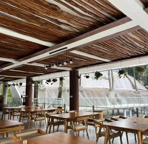 Lomakeskus Heha Waterfall Suites & Camping Ground