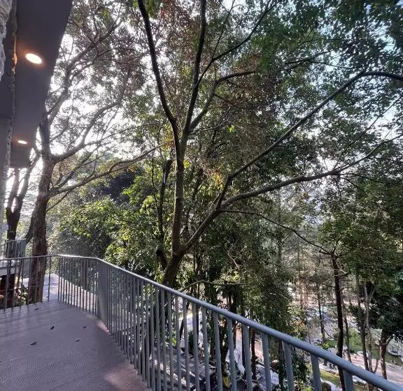 Lomakeskus Heha Waterfall Suites & Camping Ground