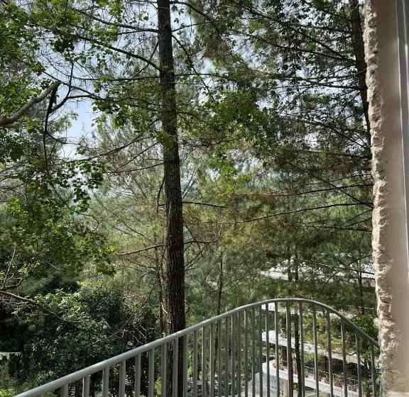 Lomakeskus Heha Waterfall Suites & Camping Ground