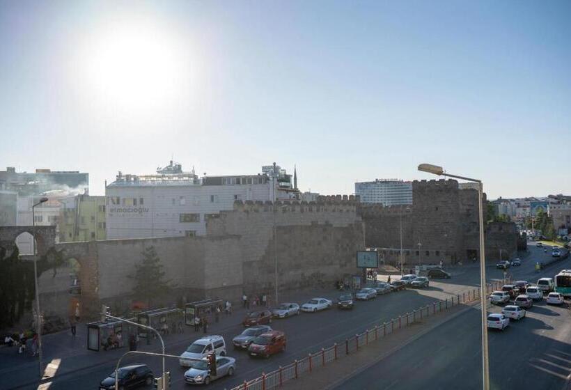 Adri̇ati̇k Resi̇dence