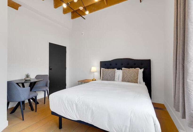 Общежитие The Little Prince Rooms Old Montreal