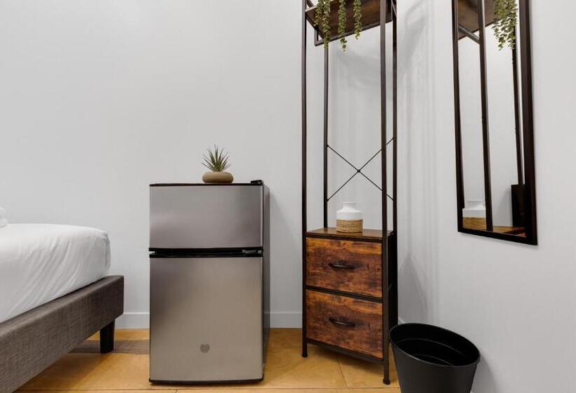 Общежитие The Little Prince Rooms Old Montreal