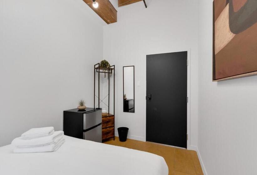 Общежитие The Little Prince Rooms Old Montreal