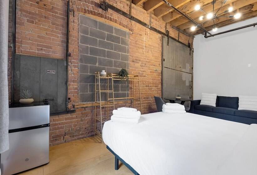 Общежитие The Little Prince Rooms Old Montreal