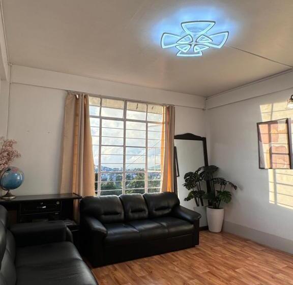 تختخواب و صبحانه Lanas Homestay