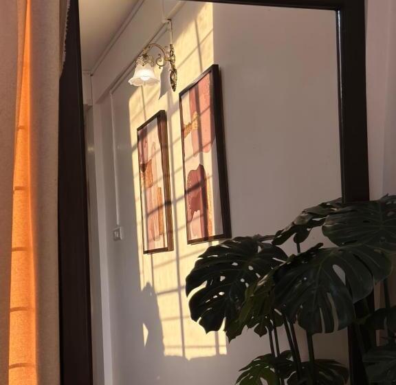 تختخواب و صبحانه Lanas Homestay