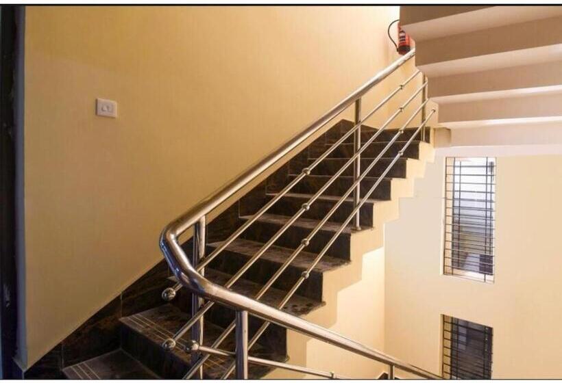 בית מלון כפרי Airport Residency Near Airport Luxury Stay In Budget Friendly Price Best Seller