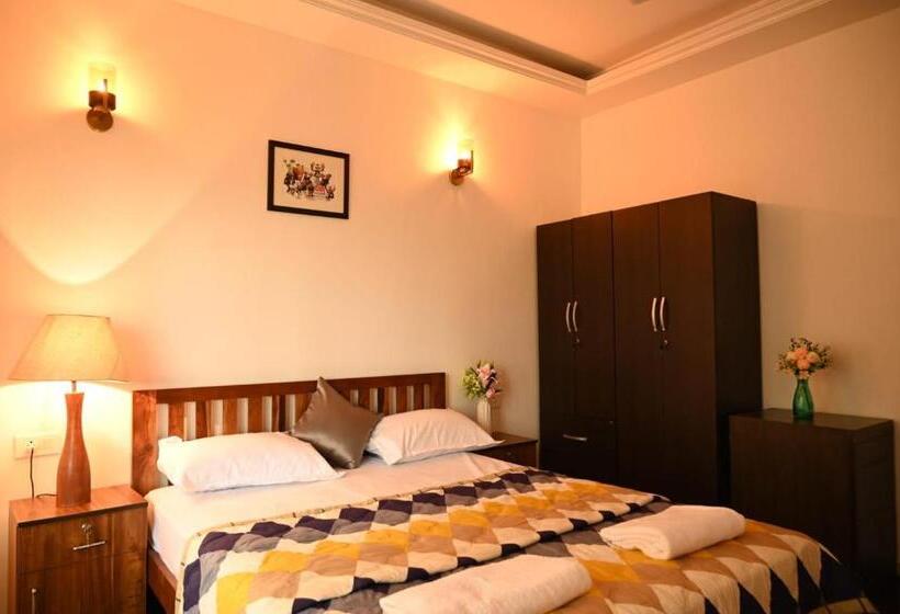 Luxurious Riverfront 9min From Morjim Beach Span Suites And Villas