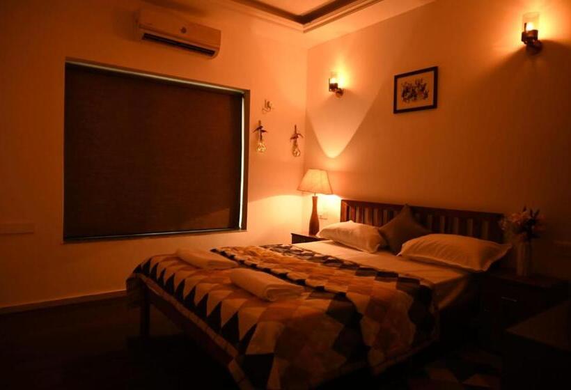 Luxurious Riverfront 9min From Morjim Beach Span Suites And Villas