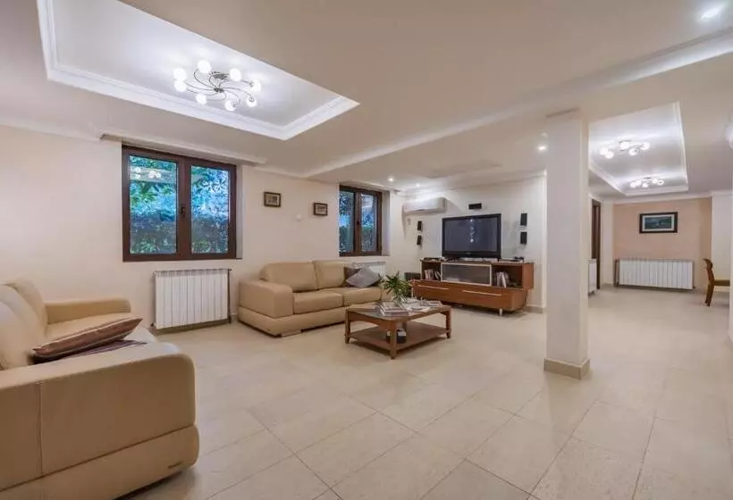 پانسیون Villa Botanicus