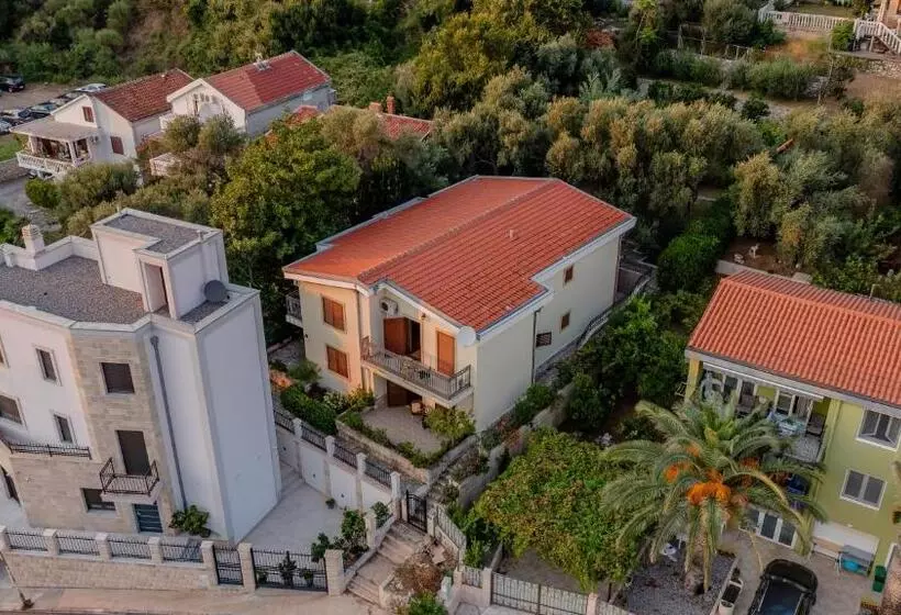 پانسیون Villa Botanicus