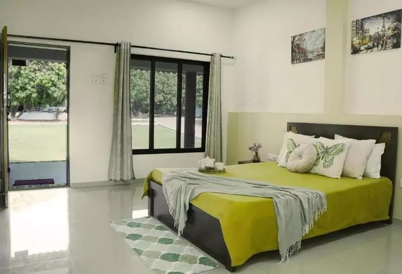 リゾートホテル Stay Leisurely Sunset Cove Panvel