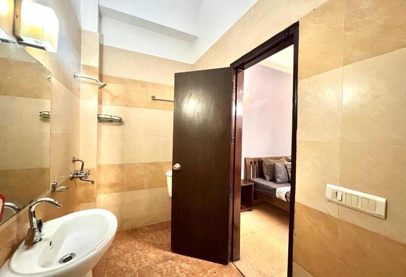 Hotel Room With Kitchen On Main Road At 10k