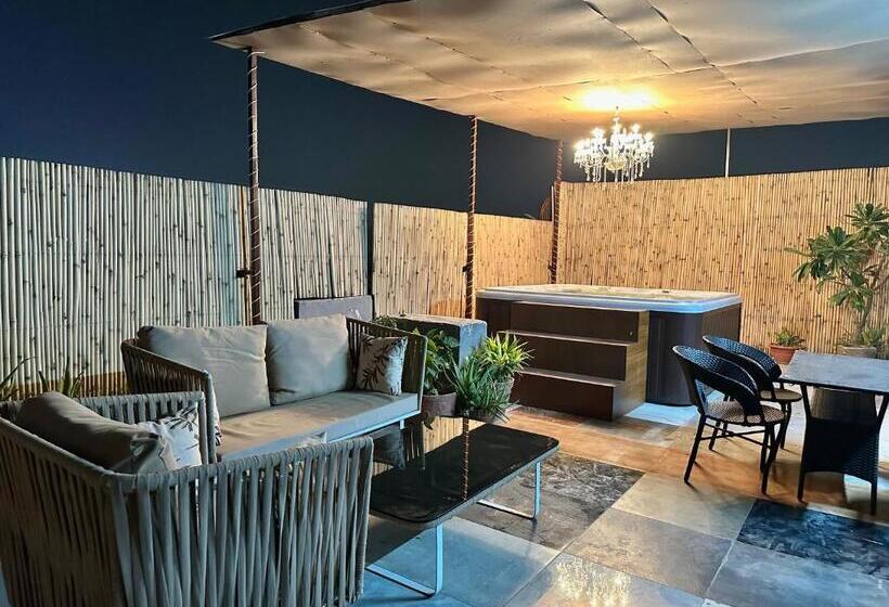 Hotel Room With Kitchen On Main Road At 10k