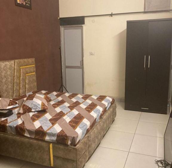 ペンション Grover Homestay