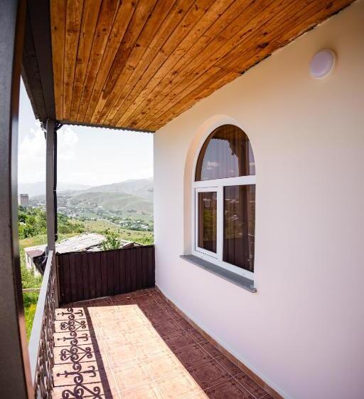 پانسیون Lily S Guest House