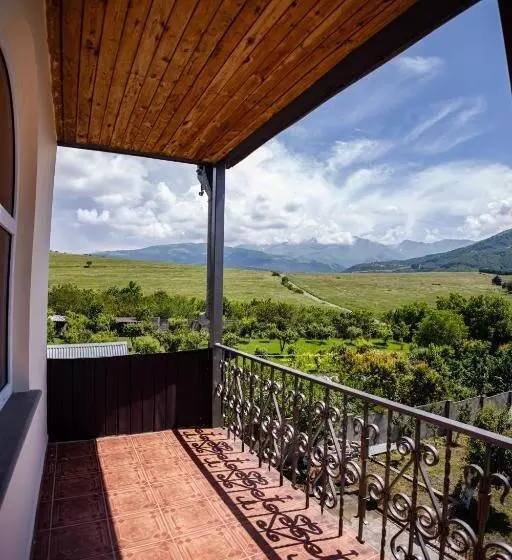 پانسیون Lily S Guest House