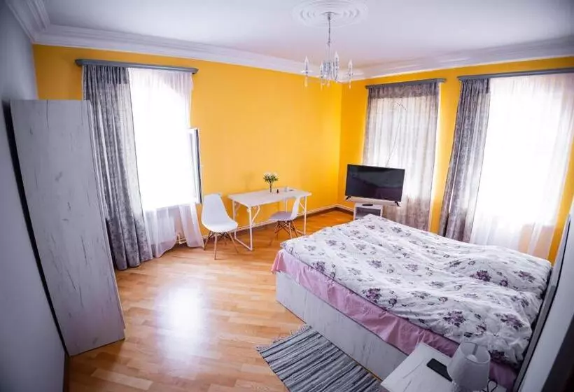 پانسیون Lily S Guest House