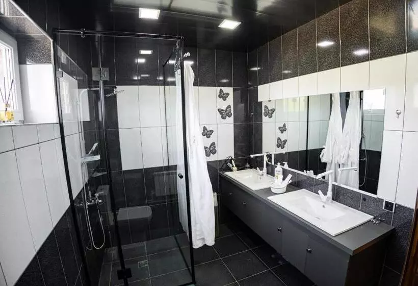 پانسیون Lily S Guest House