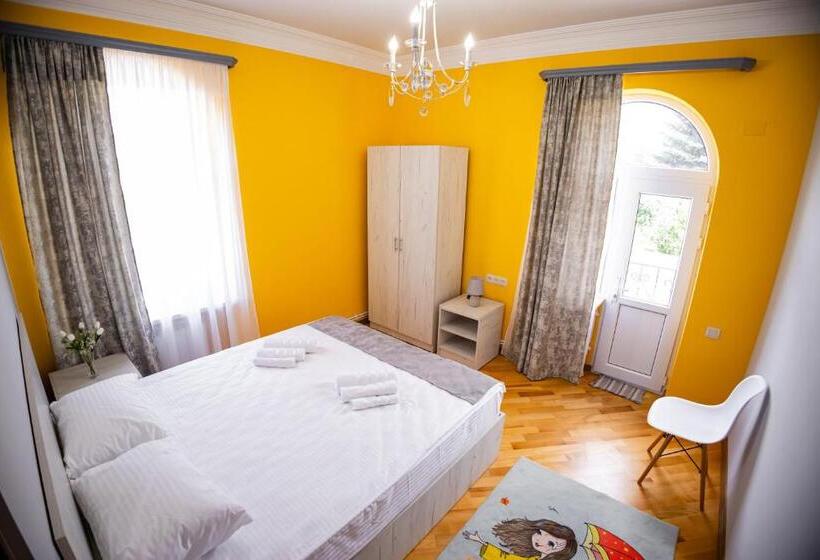 پانسیون Lily S Guest House