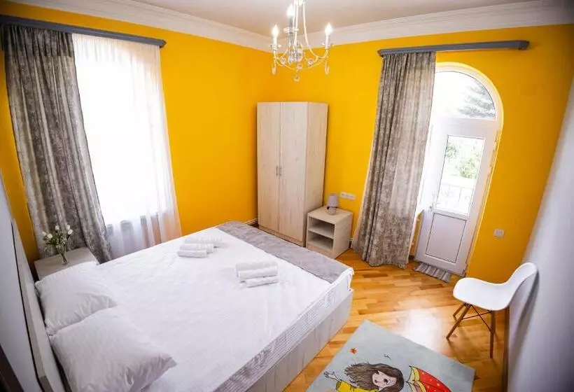 پانسیون Lily S Guest House