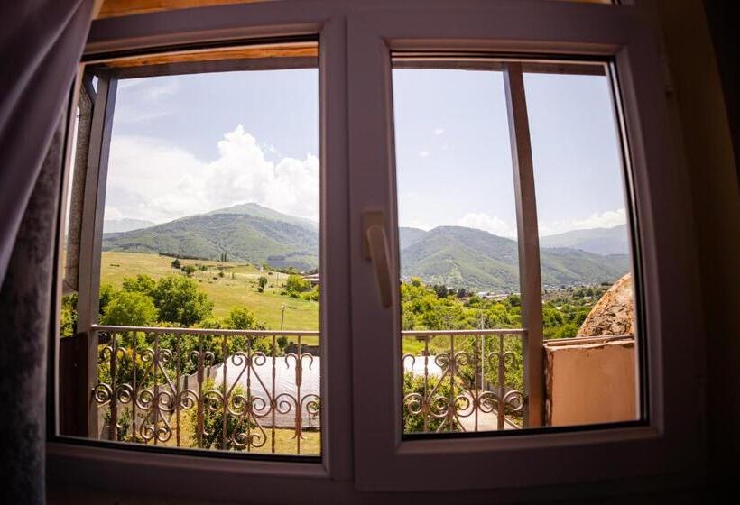 پانسیون Lily S Guest House