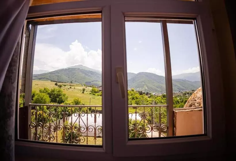 پانسیون Lily S Guest House