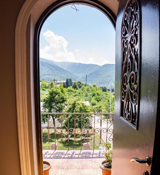 پانسیون Lily S Guest House