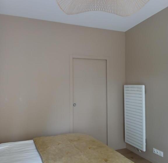 Bed and Breakfast Chambre Avec Terrasse Et Salle De Bain Privative