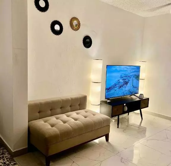 Dorado White House Private Suite