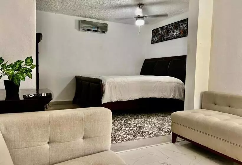 Dorado White House Private Suite