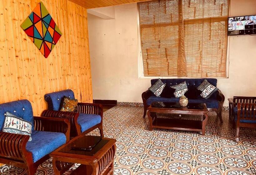 בית מלון כפרי Ramayi Lodge Inn