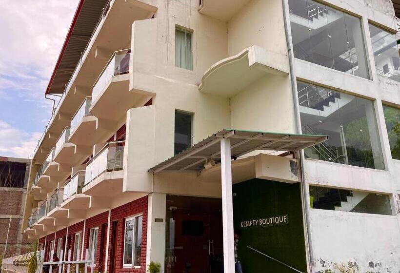 בית מלון כפרי Ramayi Lodge Inn