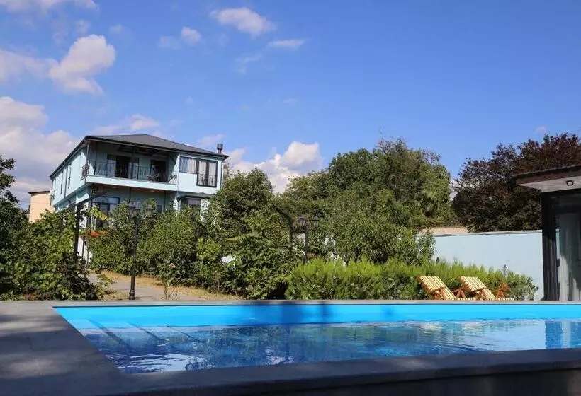 Majatalo Saguramo Bliss