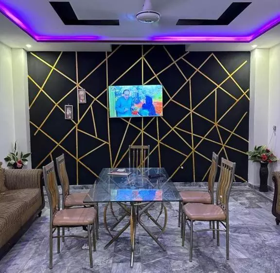 The Luxury Girls Hostel  Lda Avenue