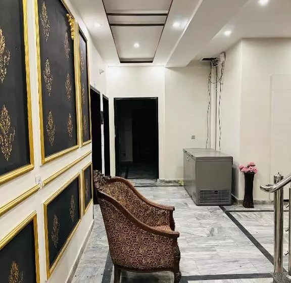 The Luxury Girls Hostel  Lda Avenue