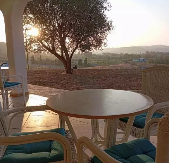ホテル Agriturismo Neunele