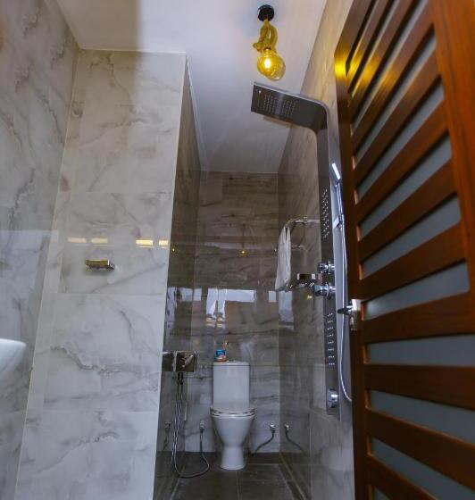 Sakura Surf Lanka Hotel & Restaurant