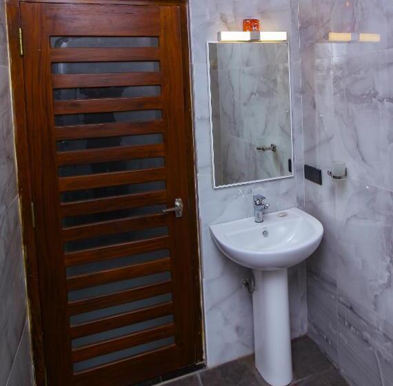 Sakura Surf Lanka Hotel & Restaurant