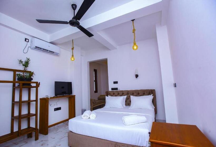 Sakura Surf Lanka Hotel & Restaurant