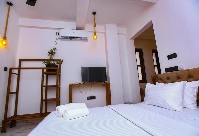 Sakura Surf Lanka Hotel & Restaurant