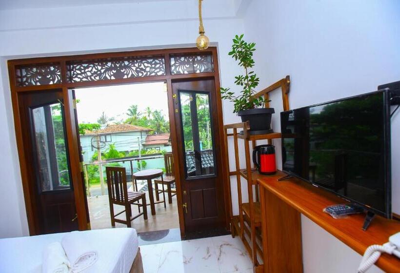 Sakura Surf Lanka Hotel & Restaurant