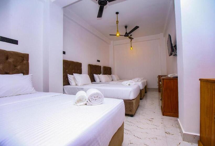 Sakura Surf Lanka Hotel & Restaurant