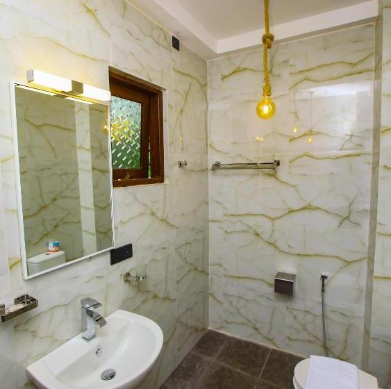 Sakura Surf Lanka Hotel & Restaurant