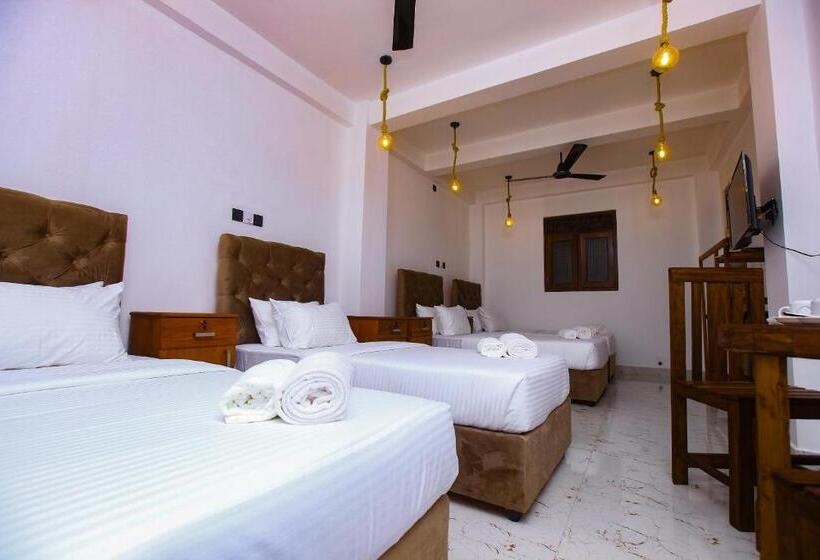 Sakura Surf Lanka Hotel & Restaurant