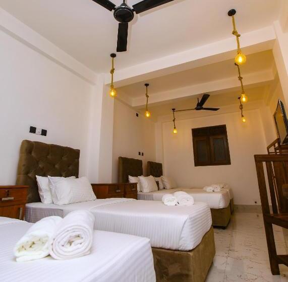 Sakura Surf Lanka Hotel & Restaurant